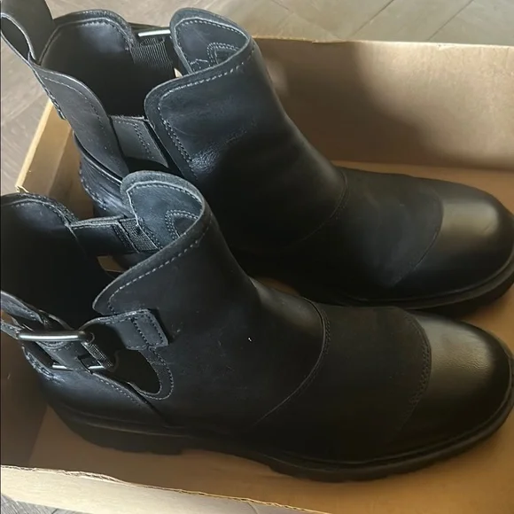 UGG Black Boots Classic Comfort - Picture 5 of 11